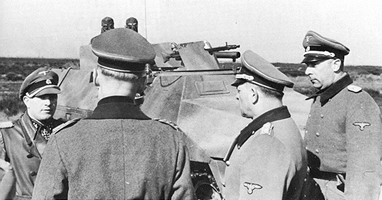 С гръб към камерата е Рундщедт, в дясно до него е Дитриха, а съвсем в дясно Монке - март 1944 г. Беверло, Белгия